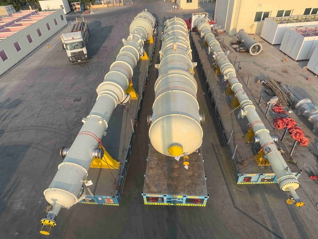 Aerial view of deethanizer and deoctanizer columns aligned in yard