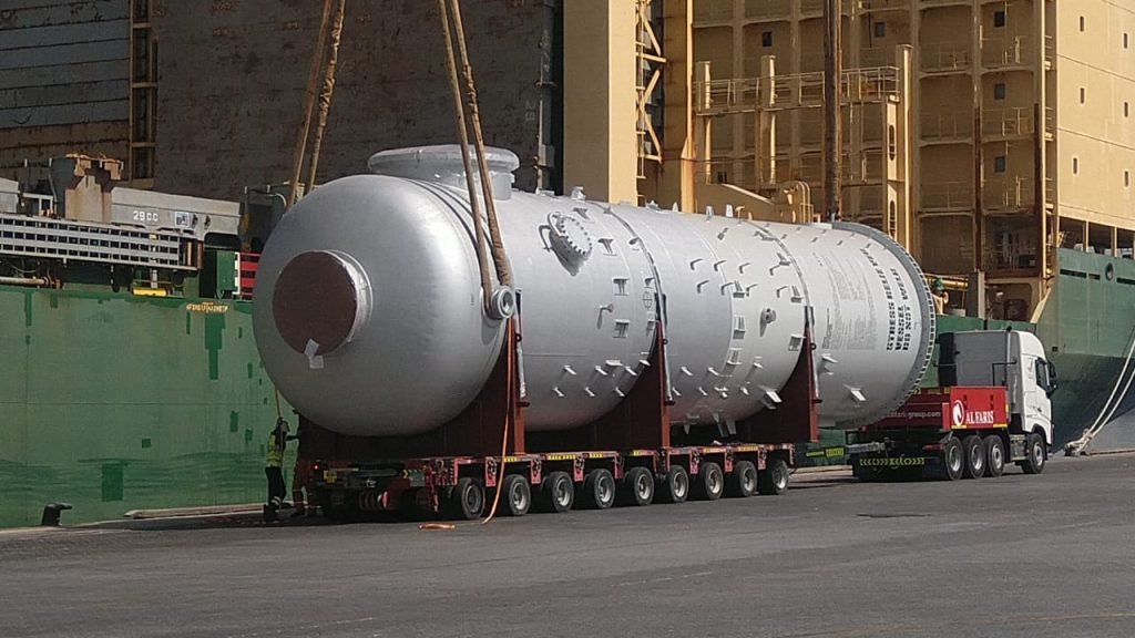 Low pressure column staged near shipping containers