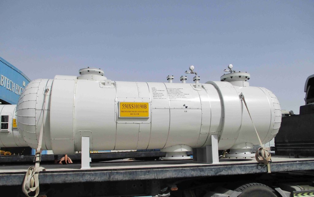 Horizontal pressure vessel on trailer