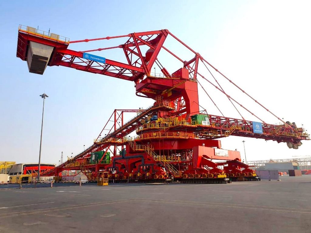 Industrial crane with conveyor
