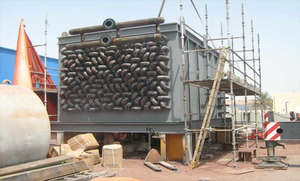 Heat exchanger unit with curved pipes
