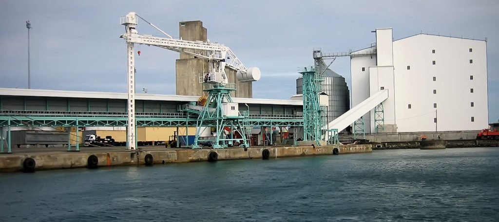 Port conveyor loading structure