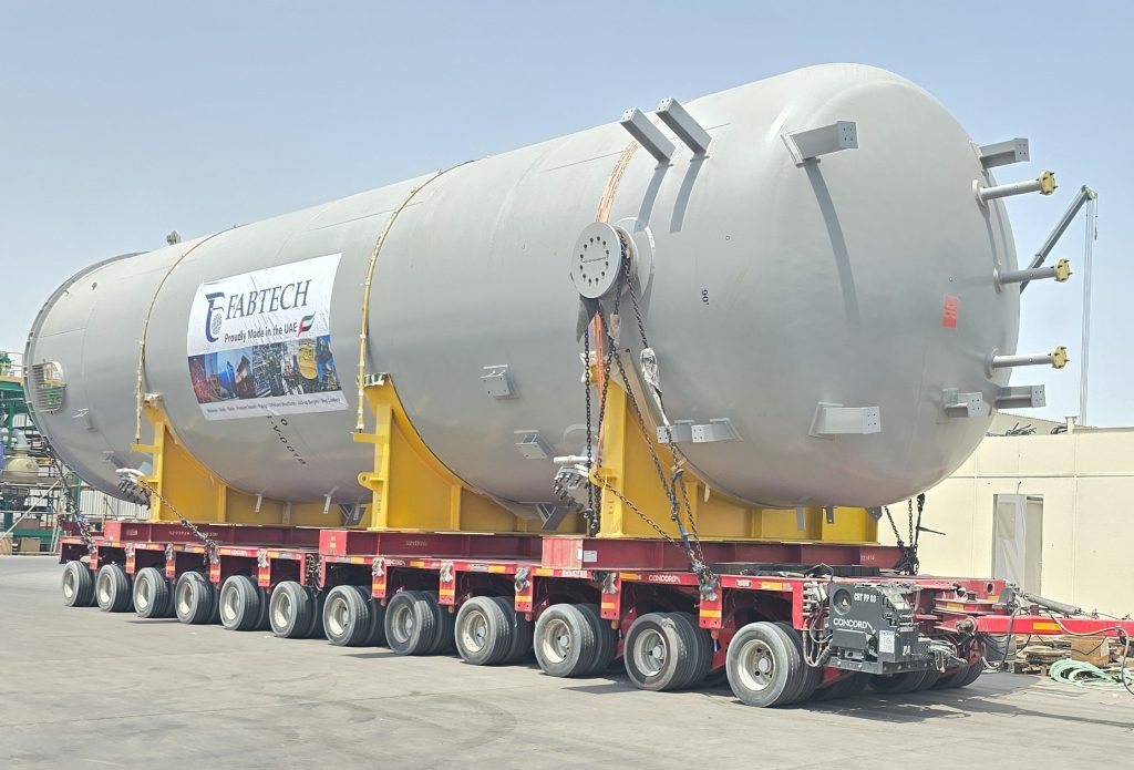 Cylindrical pressure vessel on a flatbed
